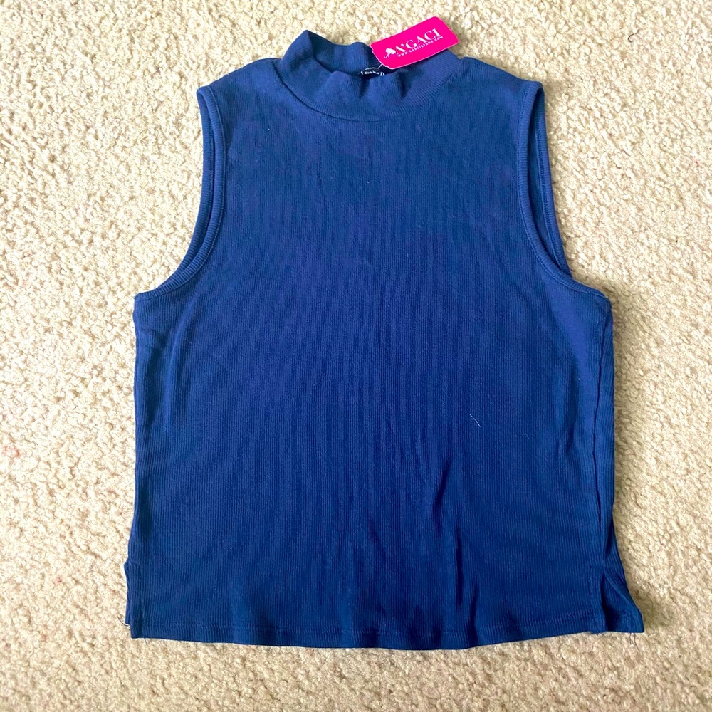 Mock neck crop